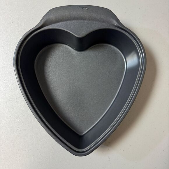 Wilton Heart Cake Cookie Pan Non-Stick Baking Tin Tray Bakeware Mold Teflon - Picture 1 of 7